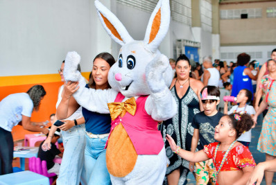Crianças especiais participam de festa da Páscoa em Belford Roxo