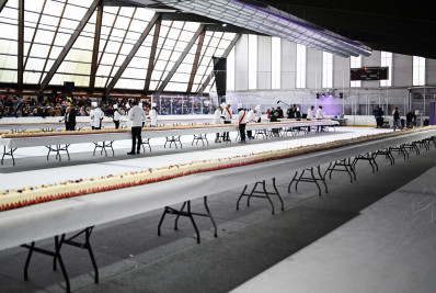 Que delícia! Confira o maior bolo de morango já feito no mundo