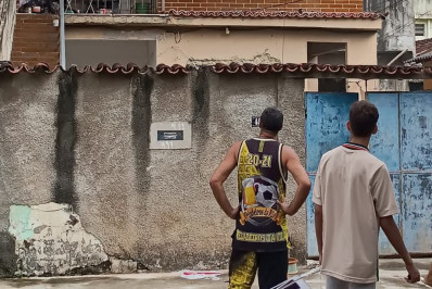 Família tenta se reerguer após ter casa destruída em incêndio na Zona Norte