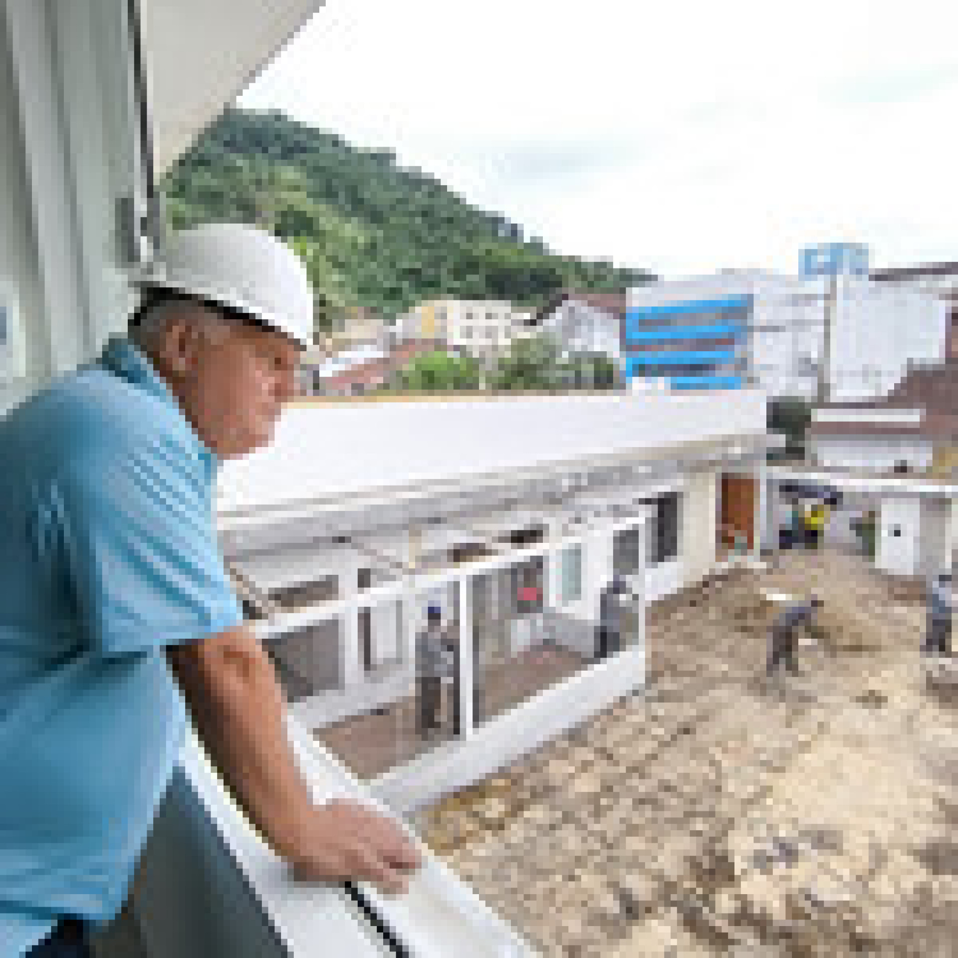 Prefeito Cl&aacute;udio Ferreti supervisionando as obras do hospital dos olhos - Divulga&ccedil;&atilde;o/PMAR