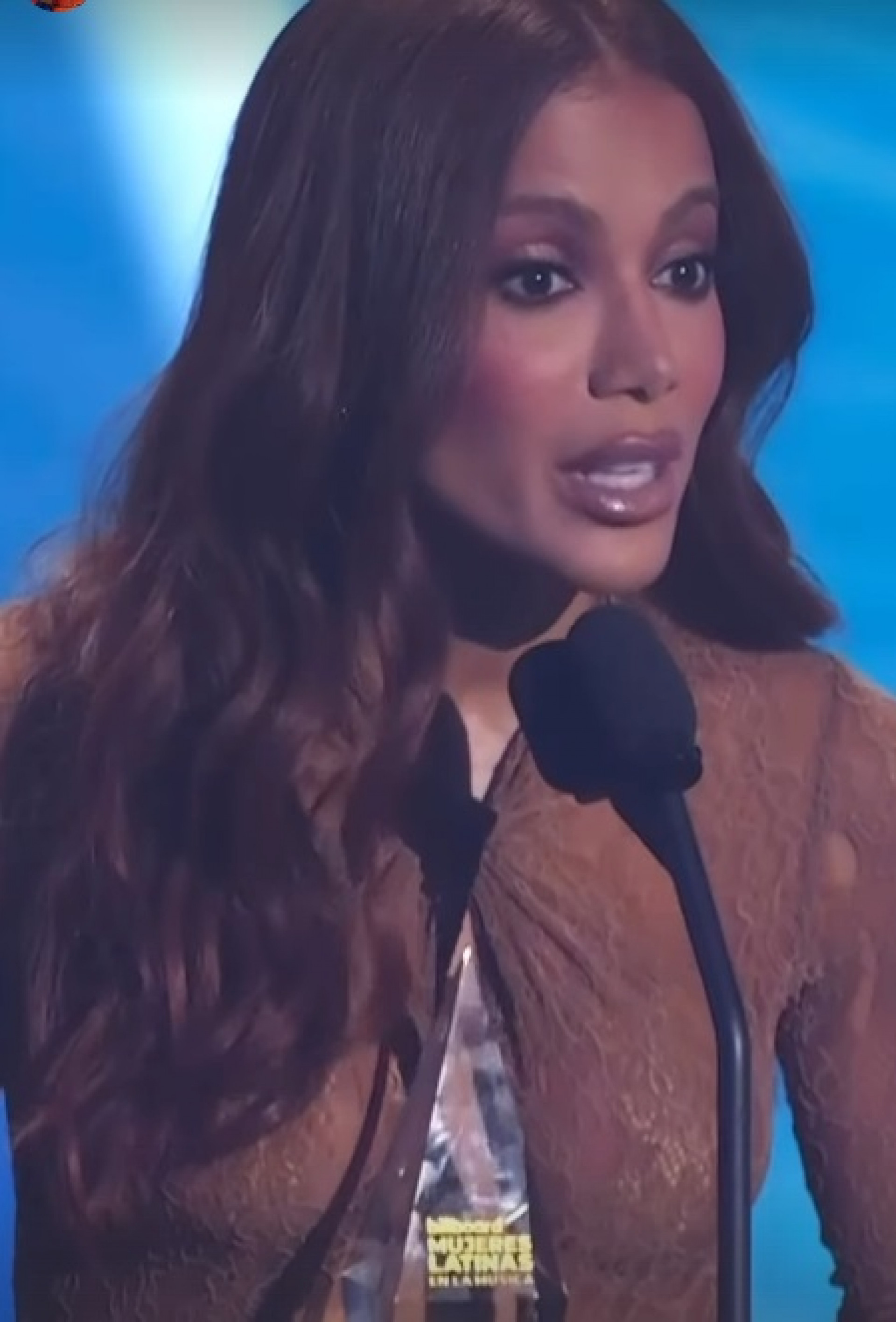 Anitta - Reprodução de vídeo