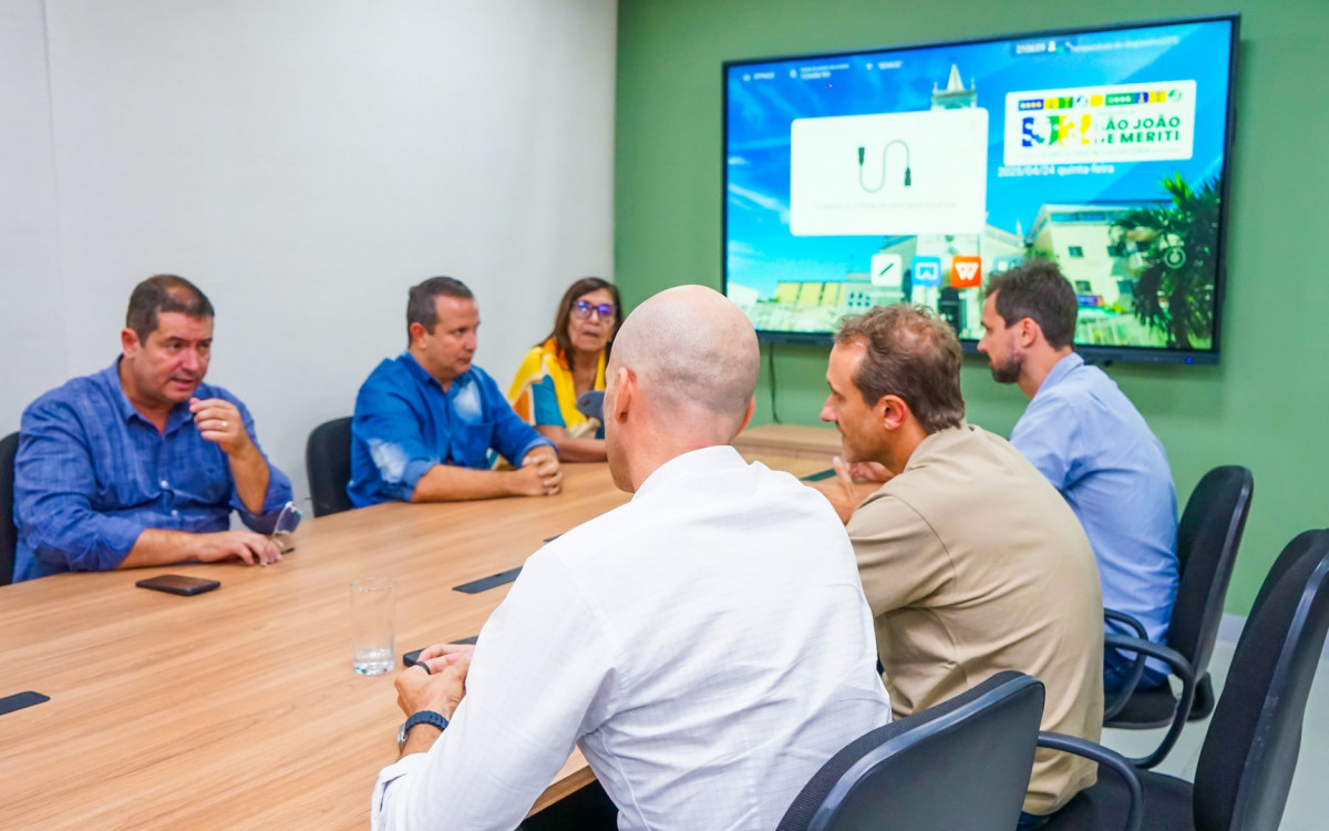 A expectativa inicial é de mais de mil vagas de emprego, podendo chegar a três mil