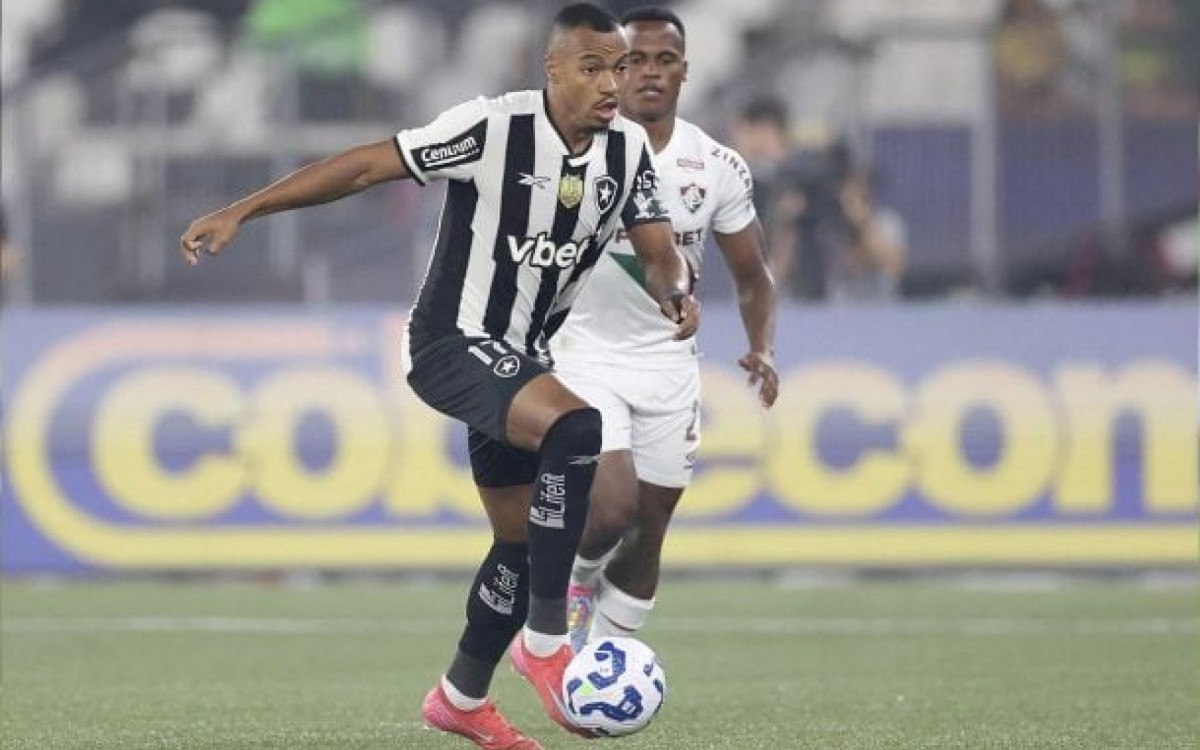 Marlon Freitas diz que elenco do Botafogo está fechado com Paiva