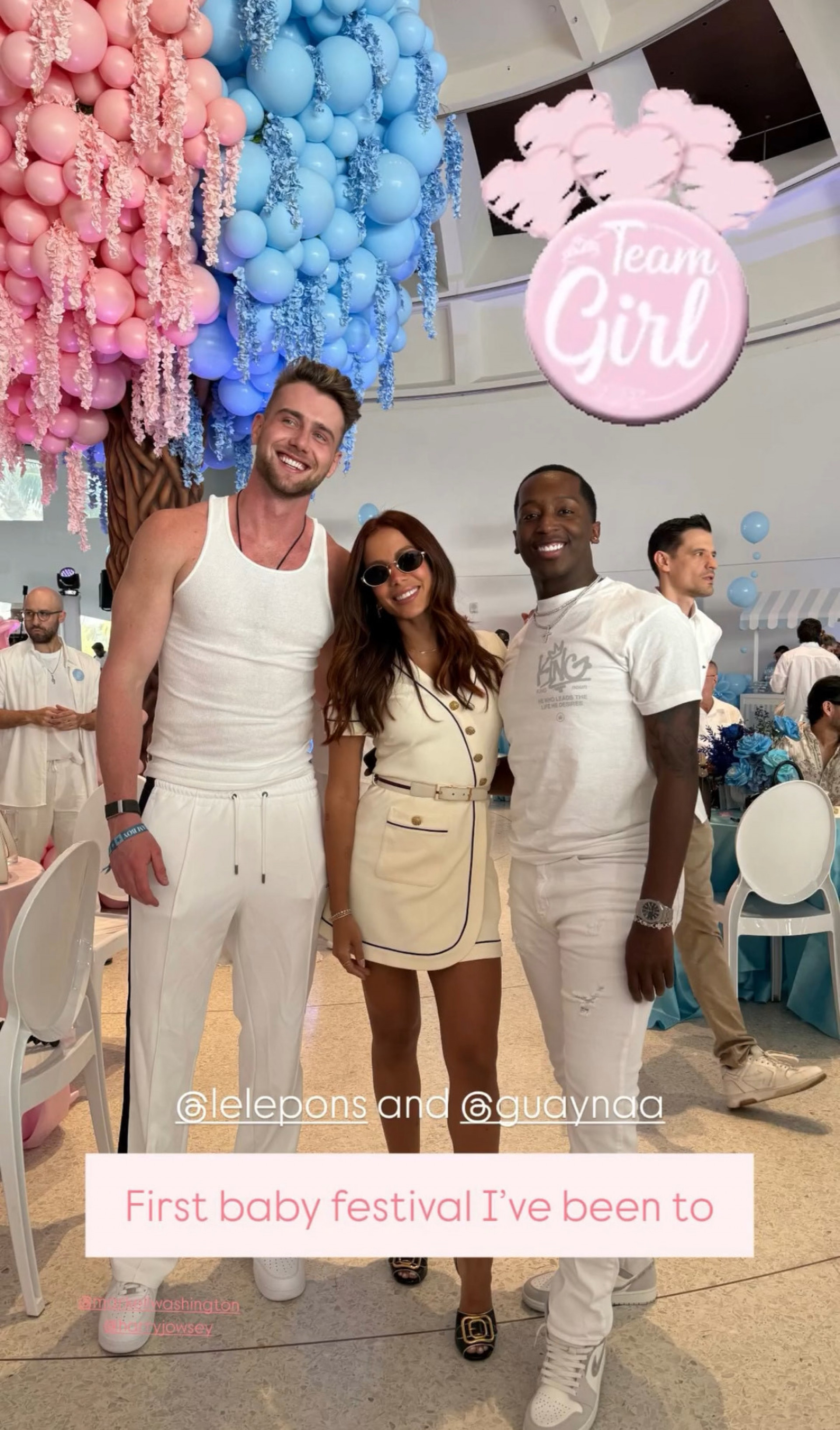 Anitta posou ao lado dos youtubers Markell Washington e Harry Jowsey - Reprodução / Instagram