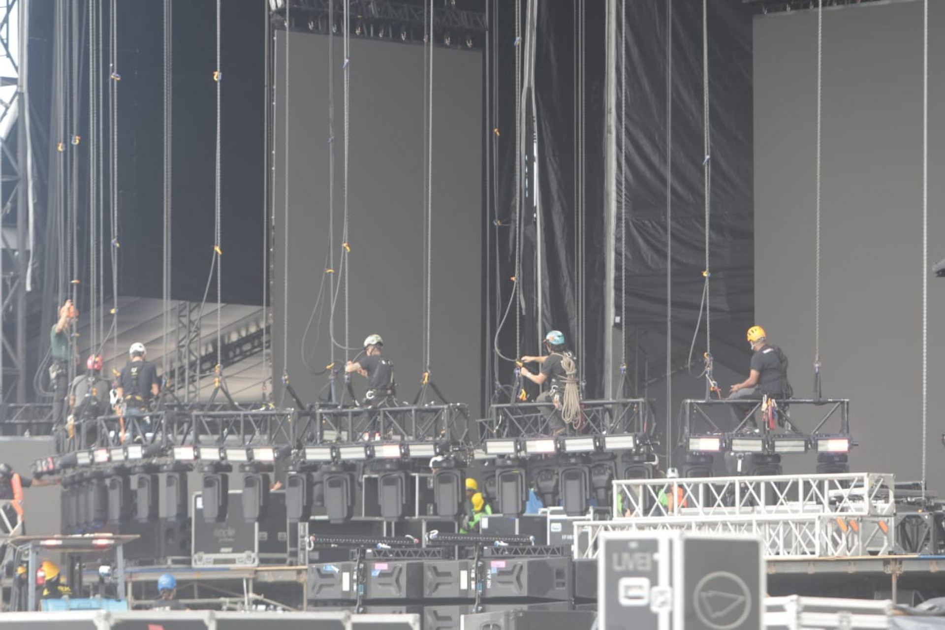 Montagem do palco do show de Lady Gaga em Copacabana segue a todo vapor - Reginaldo Pimenta / Agência O Dia