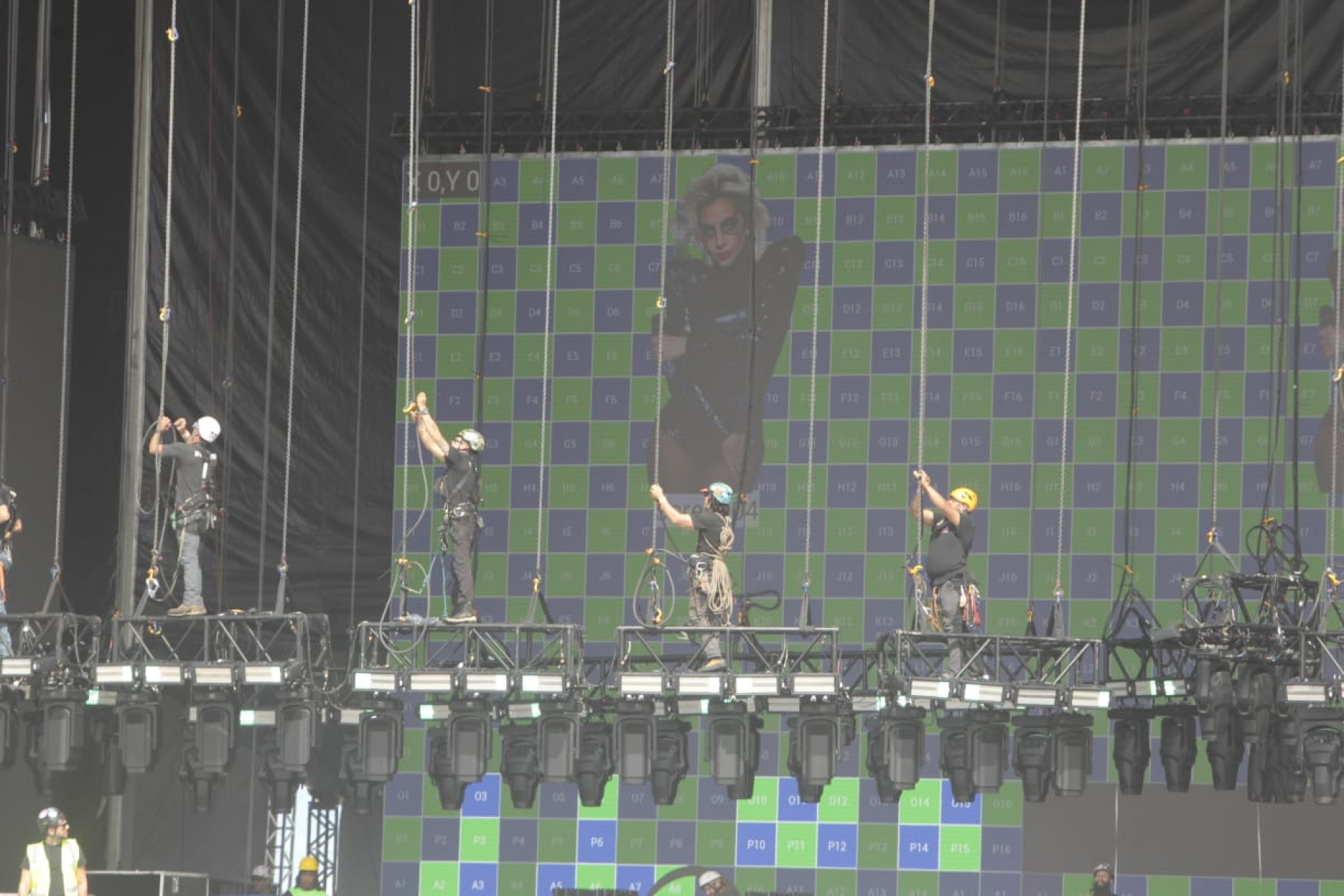 Montagem do palco do show de Lady Gaga em Copacabana segue a todo vapor - Reginaldo Pimenta / Agência O Dia