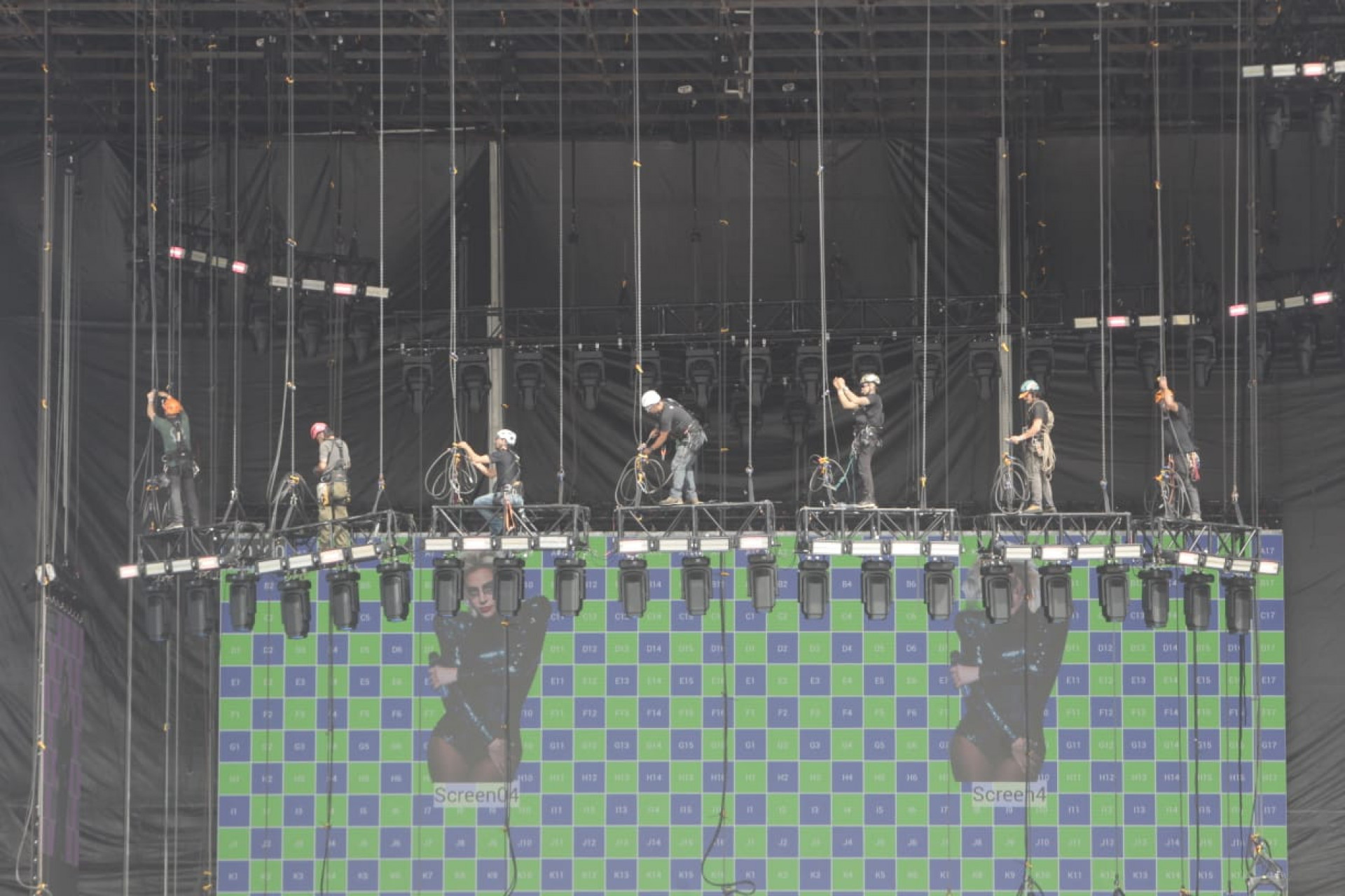 Montagem do palco do show de Lady Gaga em Copacabana segue a todo vapor - Reginaldo Pimenta / Agência O Dia