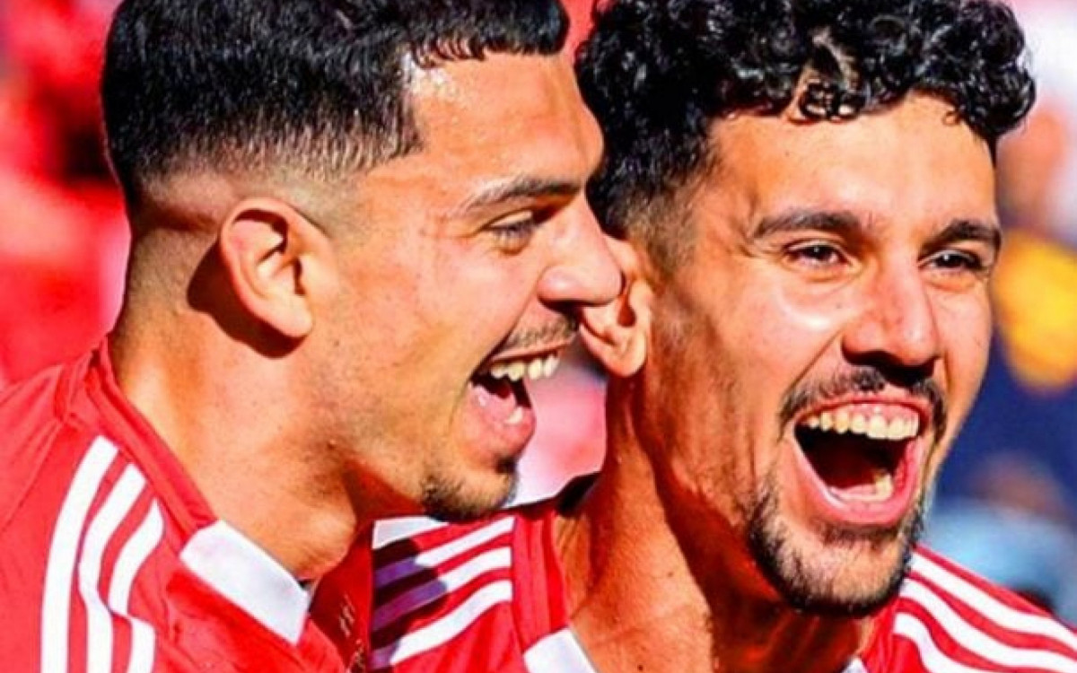 Benfica massacra o AVS e segue na briga pelo t&iacute;tulo portugu&ecirc;s