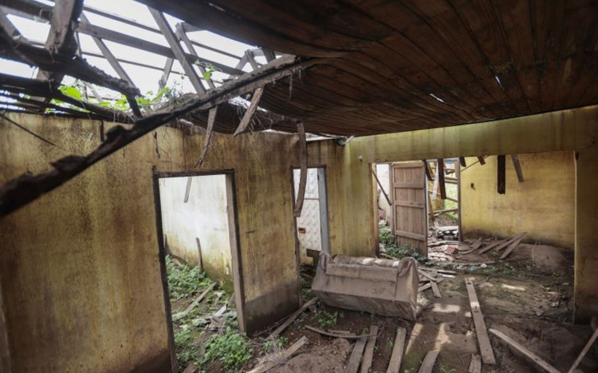 Vítimas das enchentes esperam por moradias definitivas no RS  
