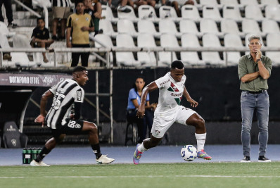 Comentarista da Globo aprova decisão de não marcar pênalti para o Fluminense contra o Botafogo