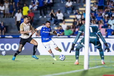 Vasco perde para o Cruzeiro e completa três jogos sem vitória no Brasileirão