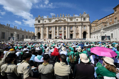 Cardeal Parolin diz que 'só a misericórdia cura' em primeira missa após funeral de Francisco