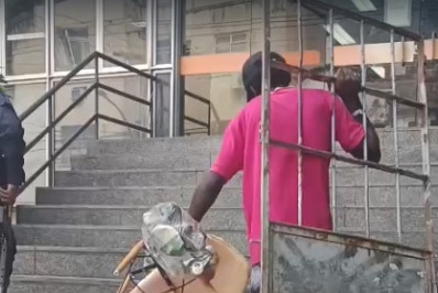 Homem é preso após furtar portão da Cedae na Tijuca