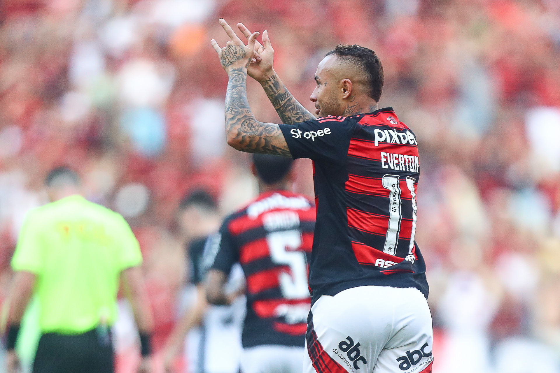 Everton fez o primeiro gol da goleada do Flamengo sobre o Corinthians - Gilvan de Souza / Flamengo