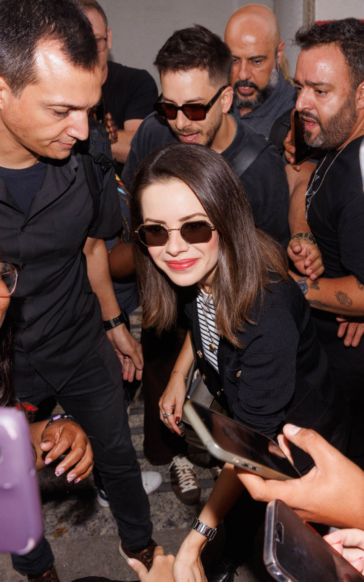 Chegada de Sandy e Junior causou tumulto em aeroporto 