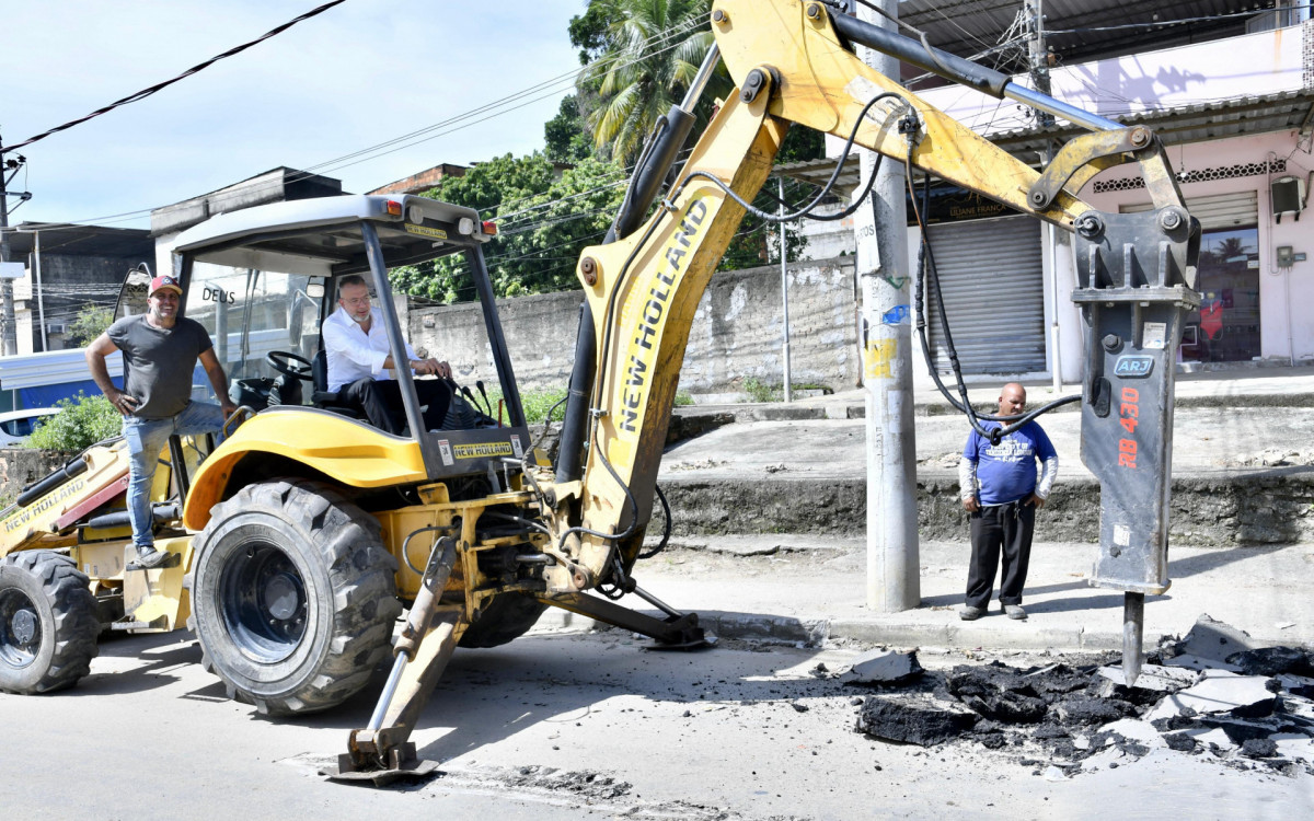 O prefeito Márcio Canella comandou a retirada dos quebra-molas das ruas