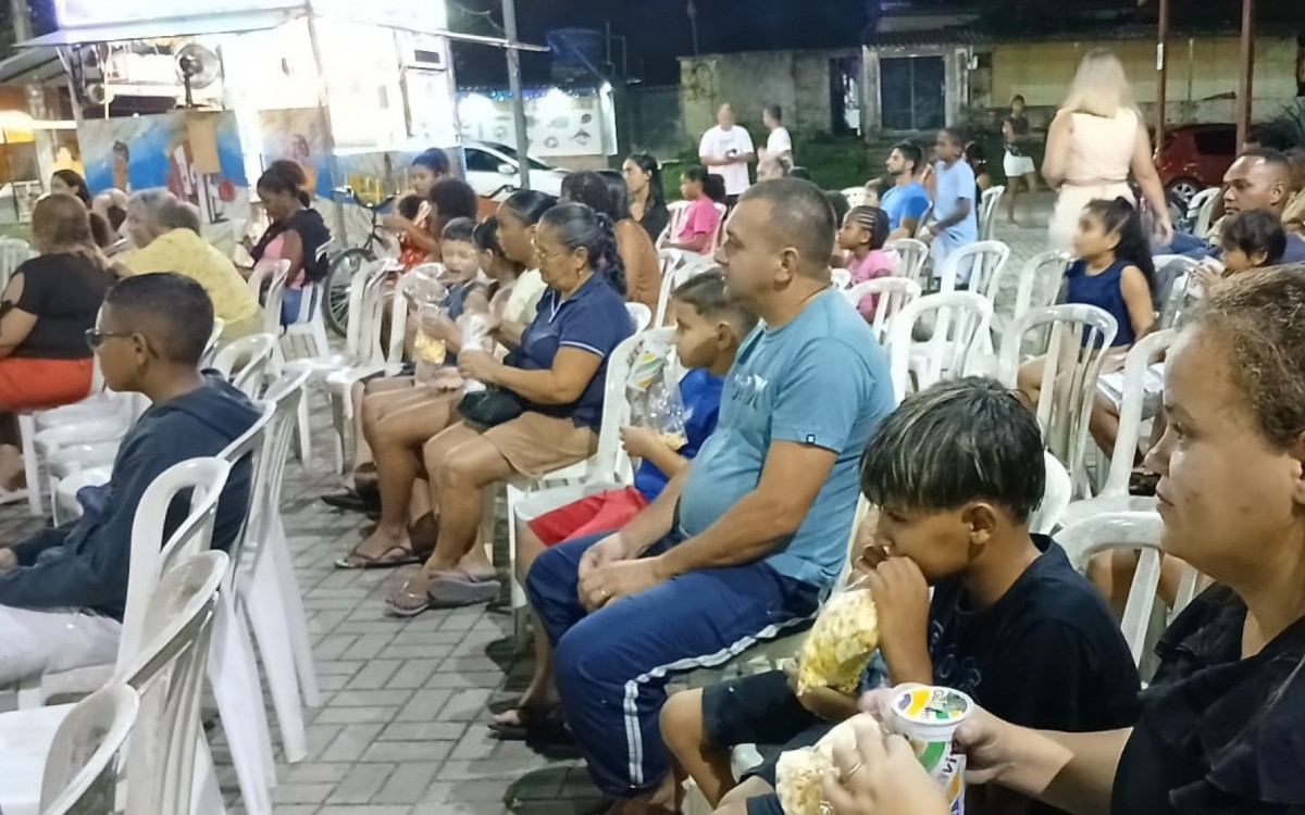 A Praça do Skate se transformou em um verdadeiro cinema a céu aberto com a chegada do projeto Cine Tela