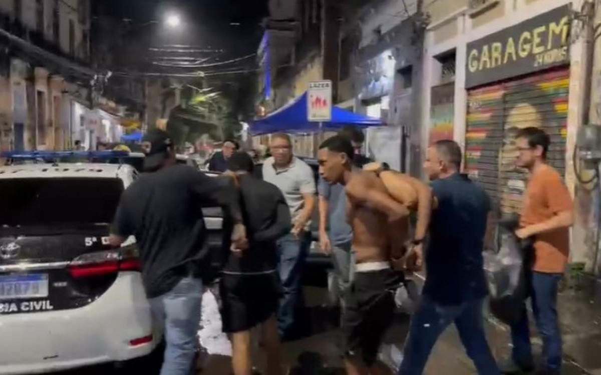 Criminosos tentaram fugir pelo telhado, mas foram capturados