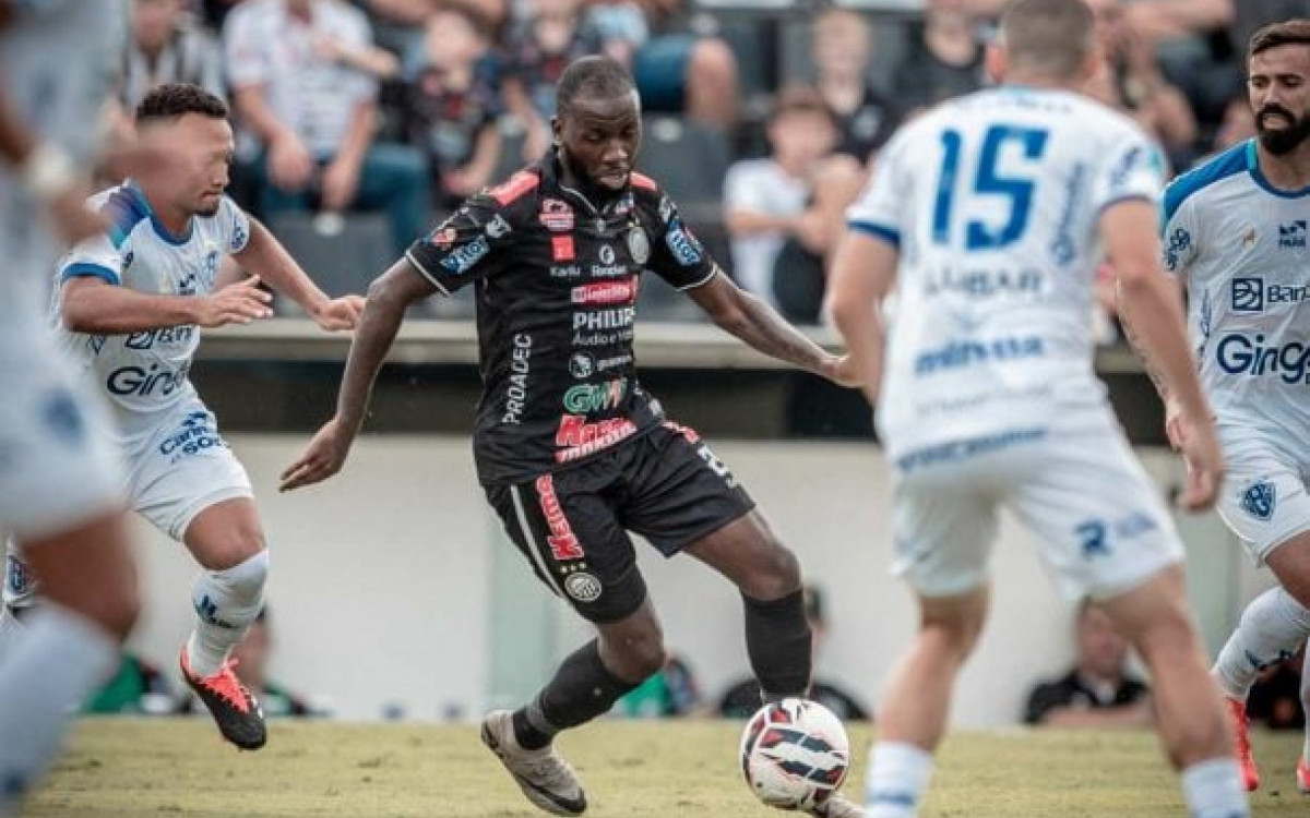 Meia Allano, do Oper&aacute;rio, projeta duelos contra o Vasco pela Copa do Brasil