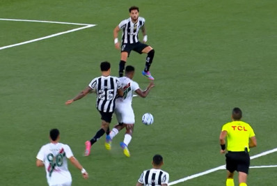 CBF divulga áudio do VAR em lance com Arias: 'Deixa o corpo e se joga'