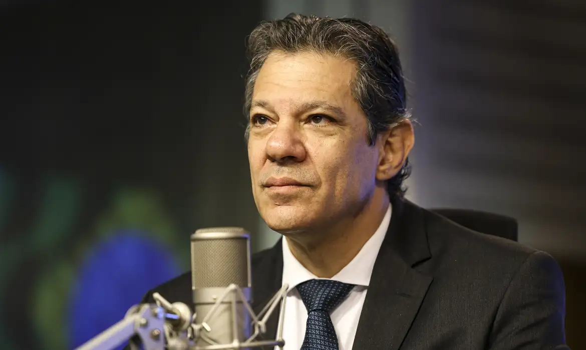 Haddad afirma que ajuste fiscal 'não pode depender de um governo'