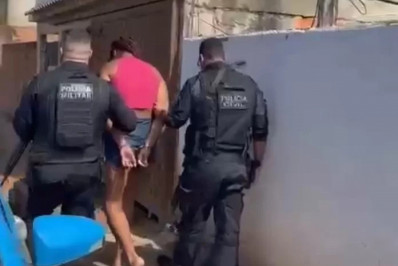 Mulher foragida por roubo é presa em operação da Polícia em Cabo Frio