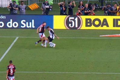 Áudio do VAR explica pênalti cometido em Arrascaeta: 'Calço imprudente'