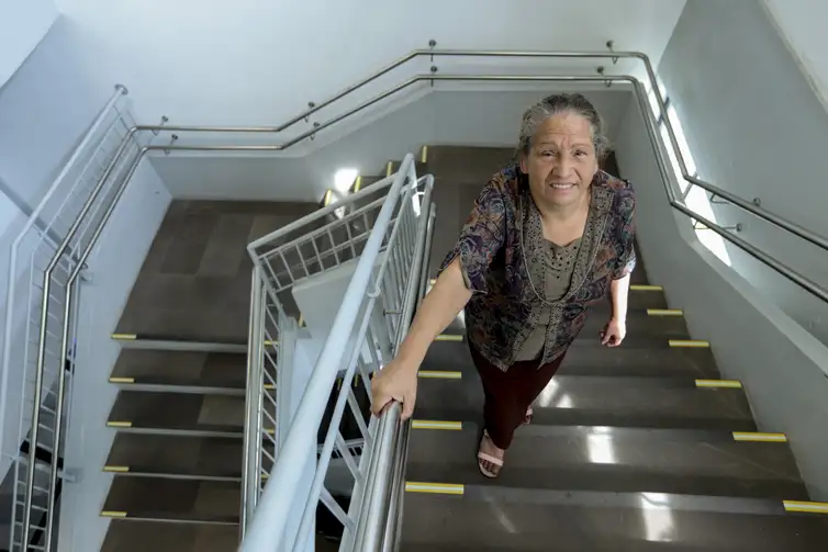Luciane Barros, de 54 anos, retoma a rotina ap&oacute;s viver 12 meses em abrigos e casas alugadas - Jo&eacute;dson Alves / Ag&ecirc;ncia Brasil