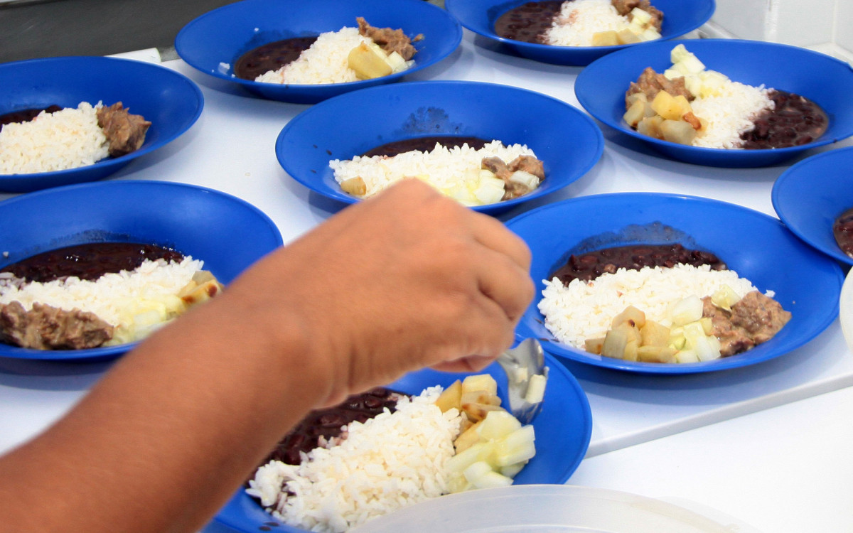 Com a reformulação no cardápio, neste ano, as 151 unidades da rede municipal de educação começaram a oferecer refeições que seguem as diretrizes do Governo Federal