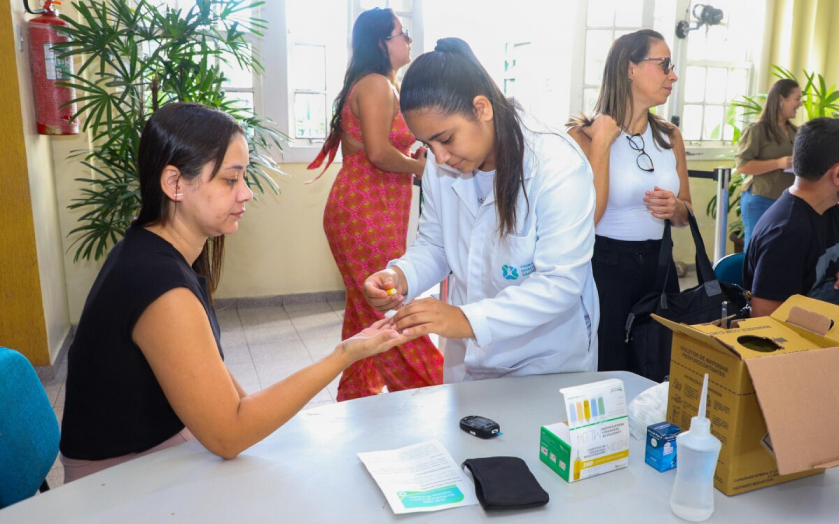 Servidores de Quissamã participam de ação preventiva com atendimento de saúde e distribuição de material informativo
