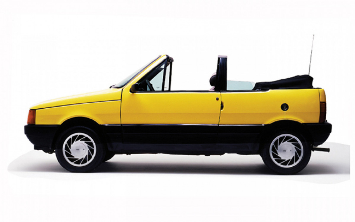 Uno Cabriolet foi apresentado ao p&uacute;blico em 1984, apenas tr&ecirc;s meses ap&oacute;s o lan&ccedil;amento do primeiro modelo no Brasil - Reprodu&ccedil;&atilde;o / Internet