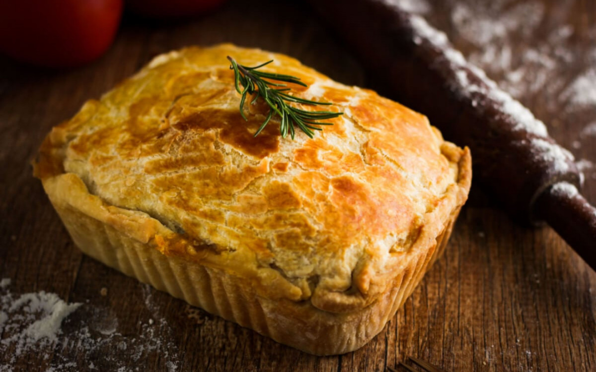 Torta vegana de alho-por&oacute; com br&oacute;colis (Imagem: Alan Camargo Fotografia | Shutterstock)