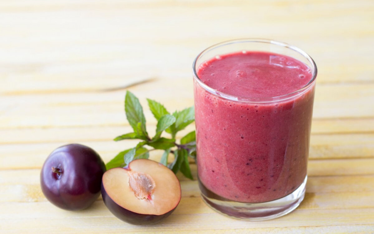 Vitamina de ameixa com aveia (Imagem: olepeshkina | Shutterstock)