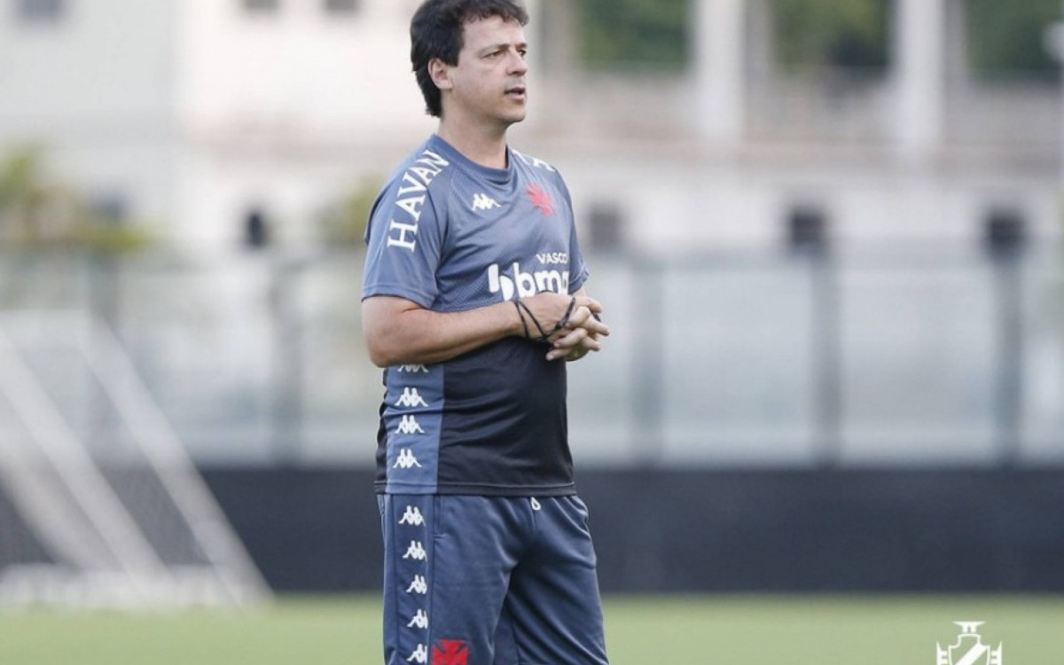 Em sua primeira passagem pelo Vasco, em 2021, Diniz obteve quatro vitórias, três empates e cinco derrotas