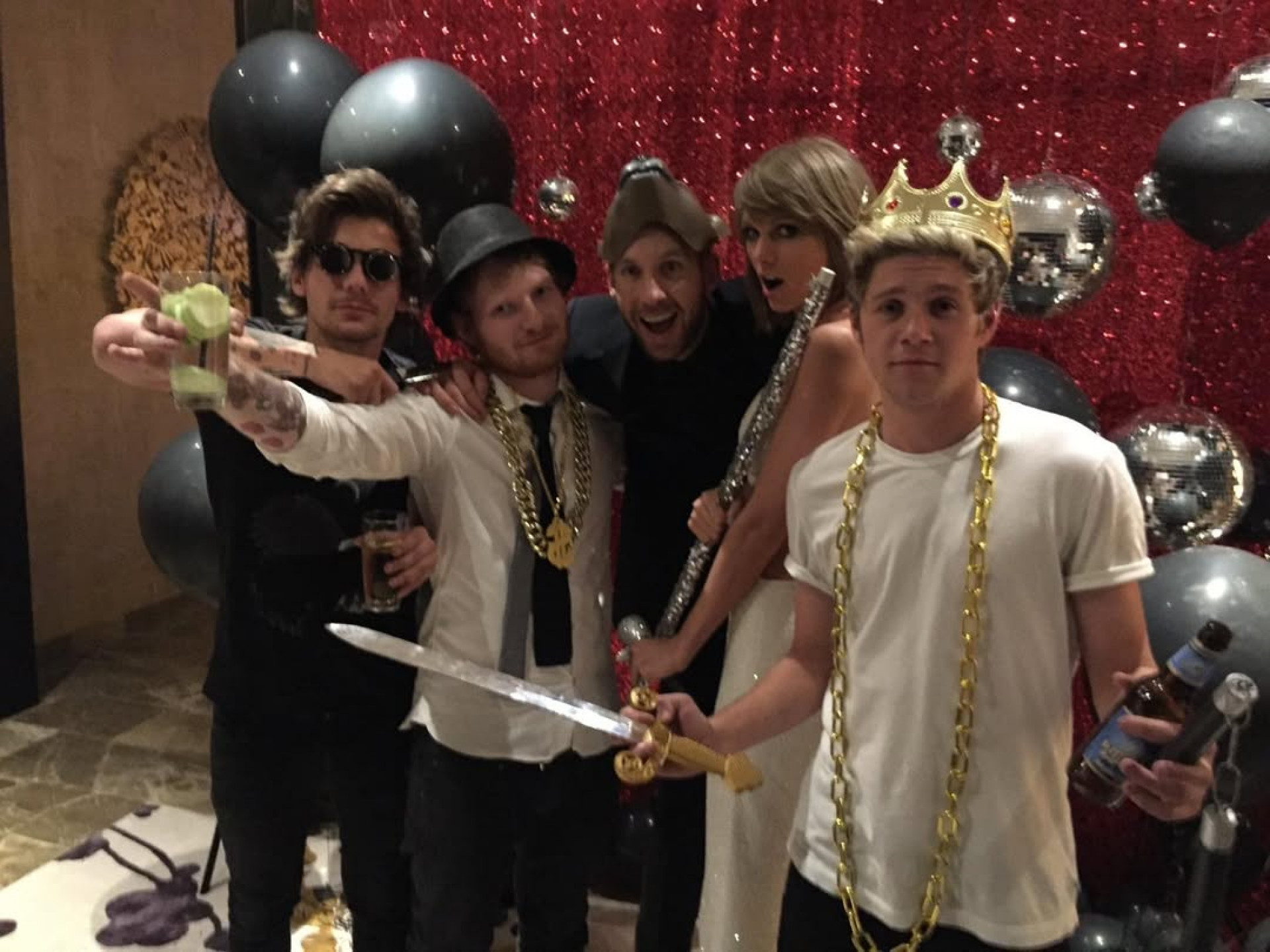 Ed Sheeran compartilha fotos antigas de telefone que não usava desde 2015 - Reprodução / Instagram