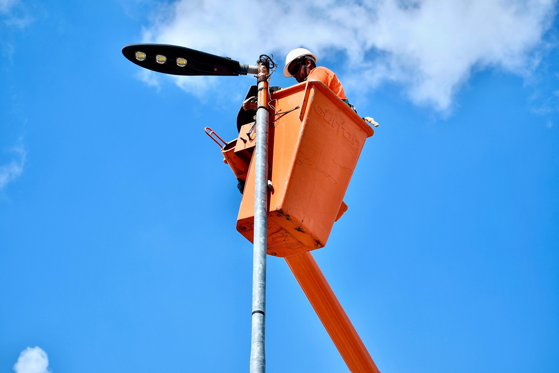 A Prefeitura fez mutir&atilde;o em diversos bairros, melhorando assim a ilumina&ccedil;&atilde;o - Jeovani Campos / PMBR