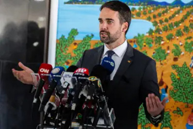 Eduardo Leite diz querer presidência, mas admite abrir mão para Tarcísio e conversar com Ratinho Jr