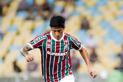 Cano sente o joelho, é substituído e preocupa o Fluminense