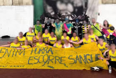 Faculdade paulista expulsa 12 alunos por faixa em alusão a estupro