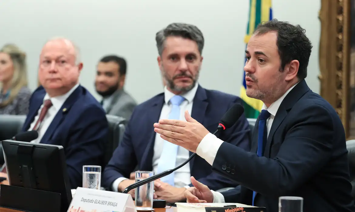 CCJ da Câmara nega recurso contra cassação do mandato de Glauber Braga