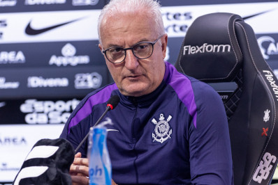 Dorival rebate comentários sobre seu estilo e cita Flamengo: 'Ninguém fez antes e depois'