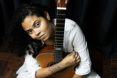 Isabelle Marques apresenta o show Vozes Plurais no IFRJ Nilópolis no dia 9 de maio