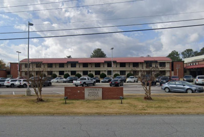 Professora é acusada de estuprar estudante de 12 anos nos EUA