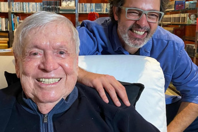 Bruno Mazzeo homenageia Boni pelos 60 anos da Globo, e internautas reagem: 'Imperdoável'