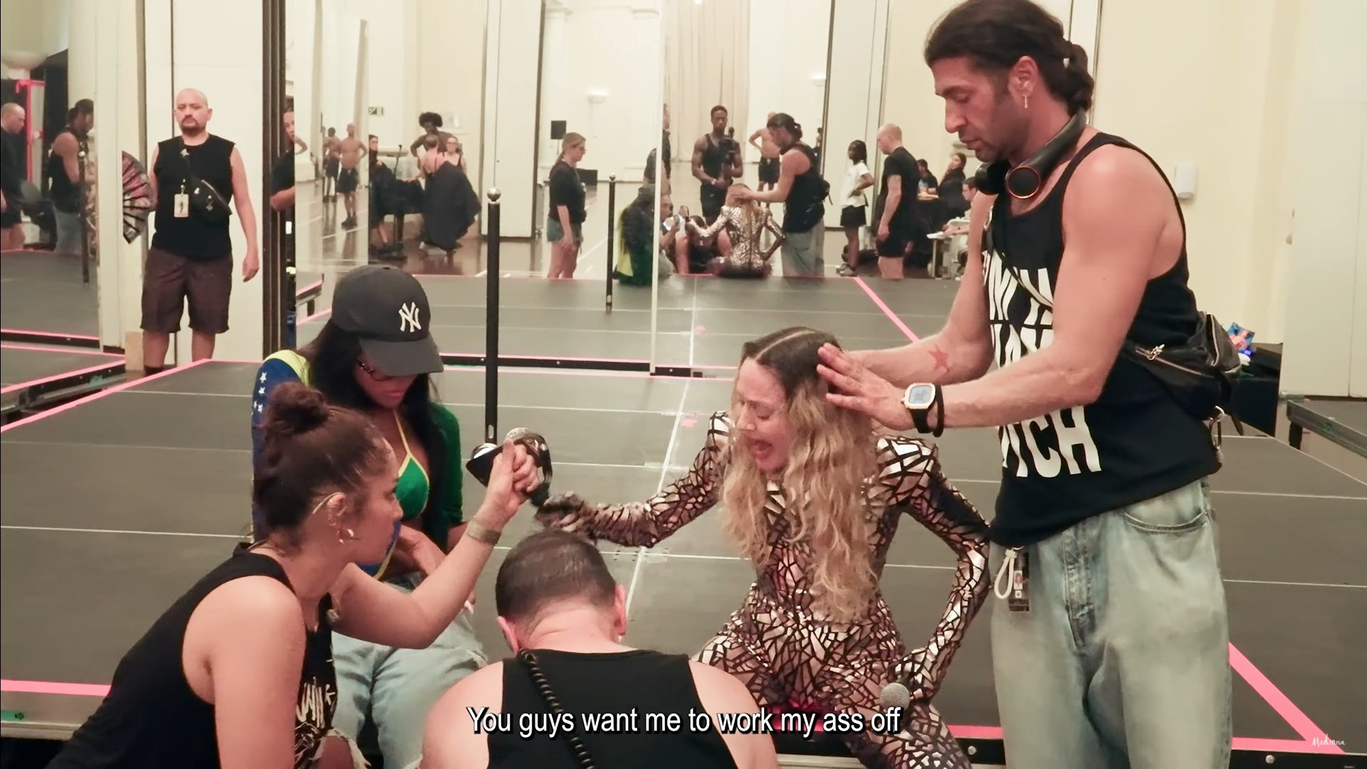 Madonna mostra bastidores do show de Copacabana - Reprodução / YouTube