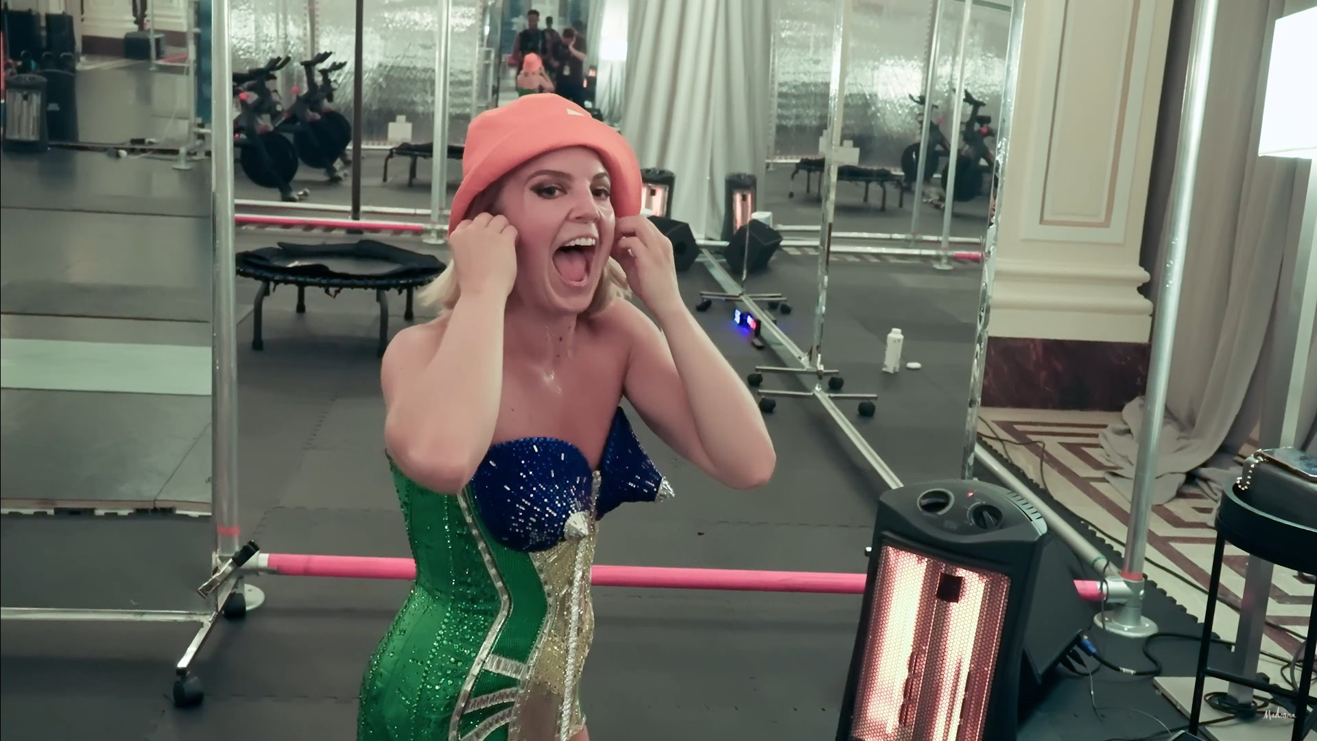 Madonna mostra bastidores do show de Copacabana - Reprodução / YouTube