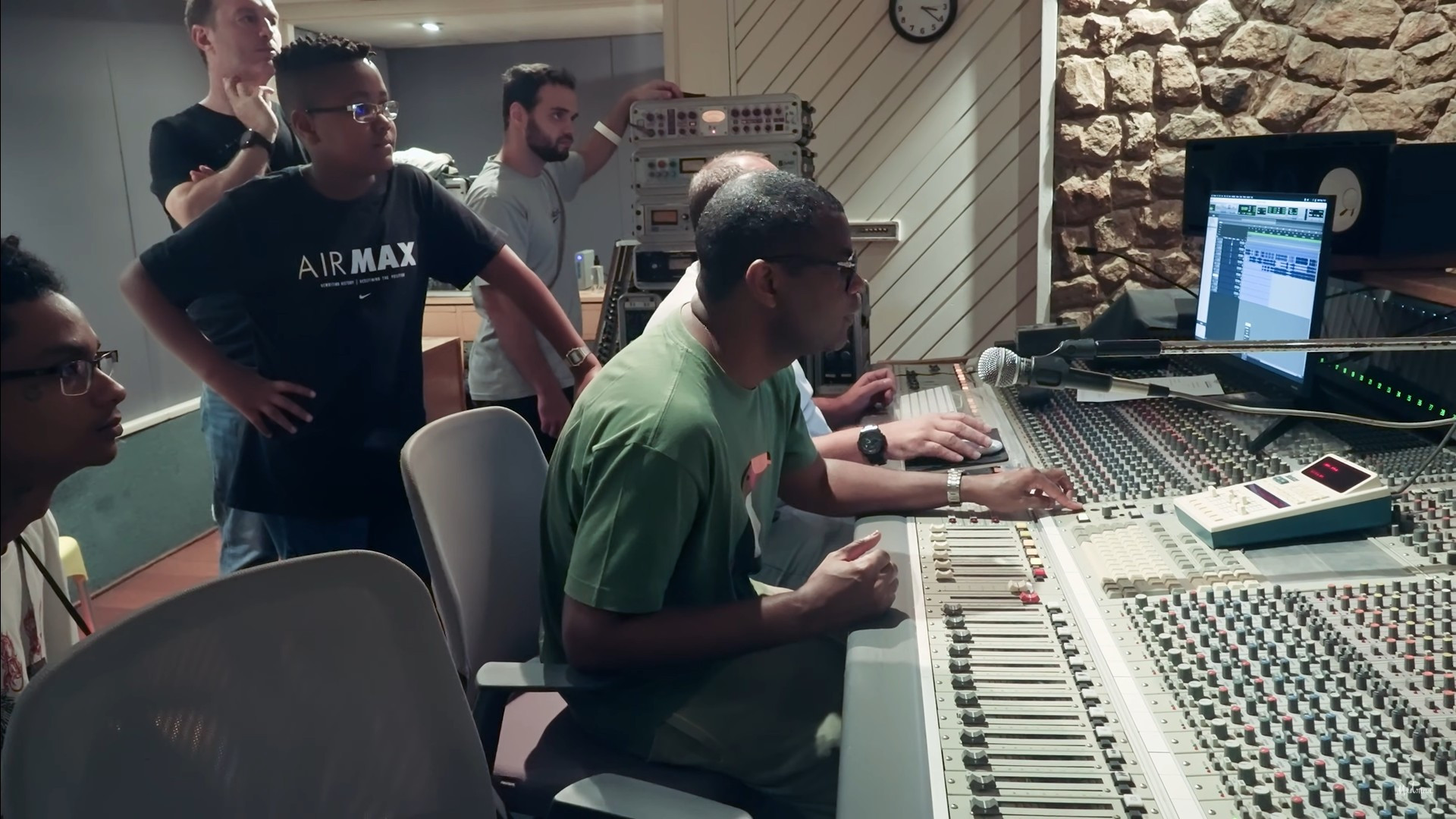 Madonna mostra bastidores do show de Copacabana - Reprodução / YouTube