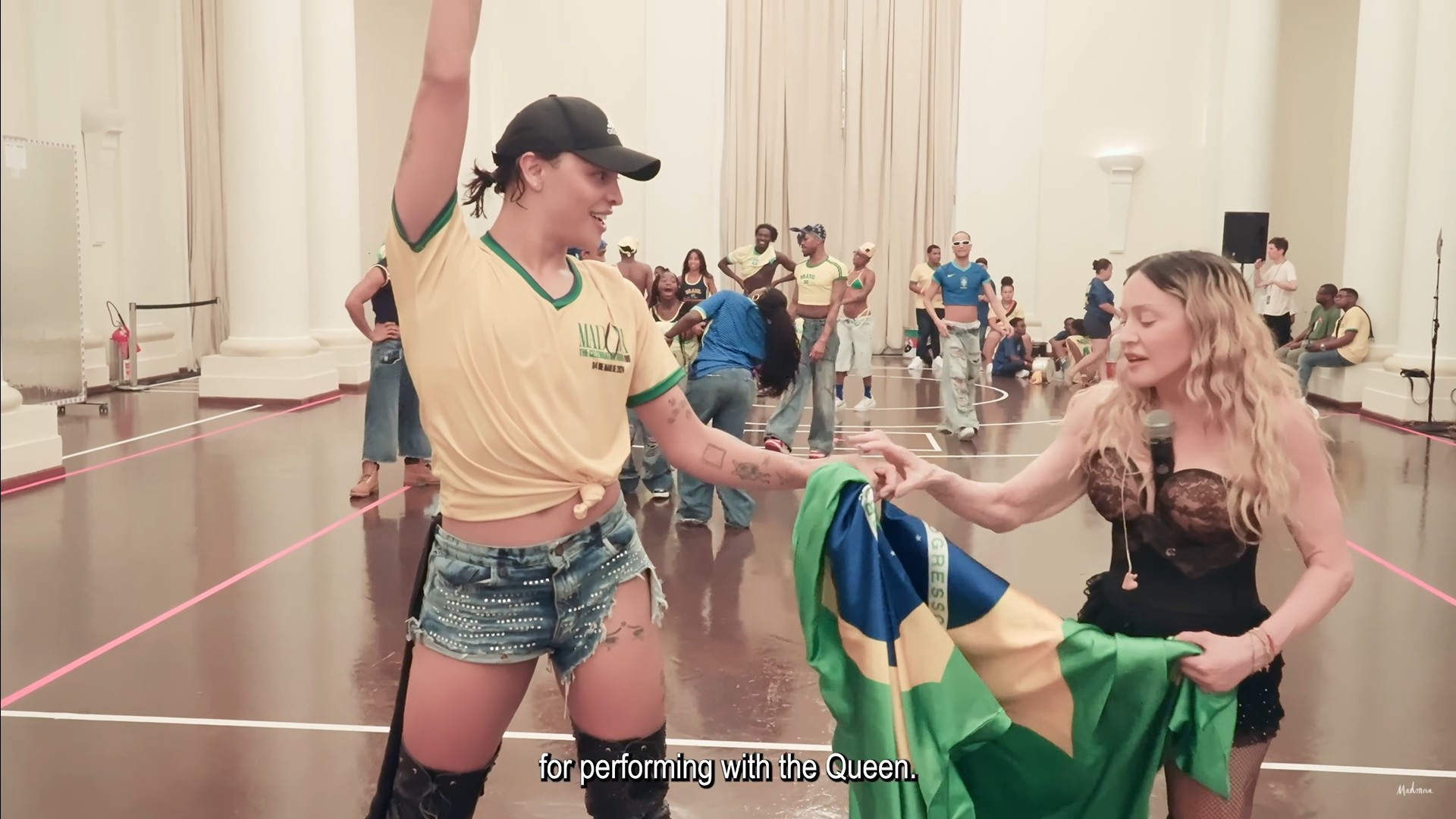 Madonna mostra bastidores do show de Copacabana - Reprodução / YouTube