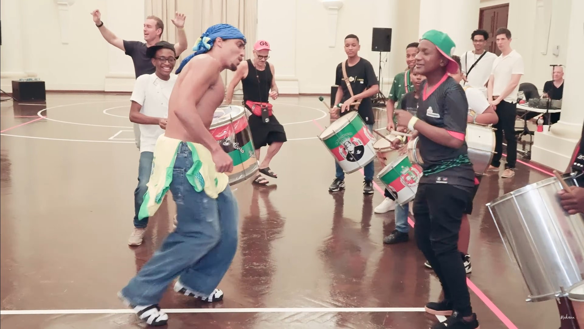 Madonna mostra bastidores do show de Copacabana - Reprodução / YouTube