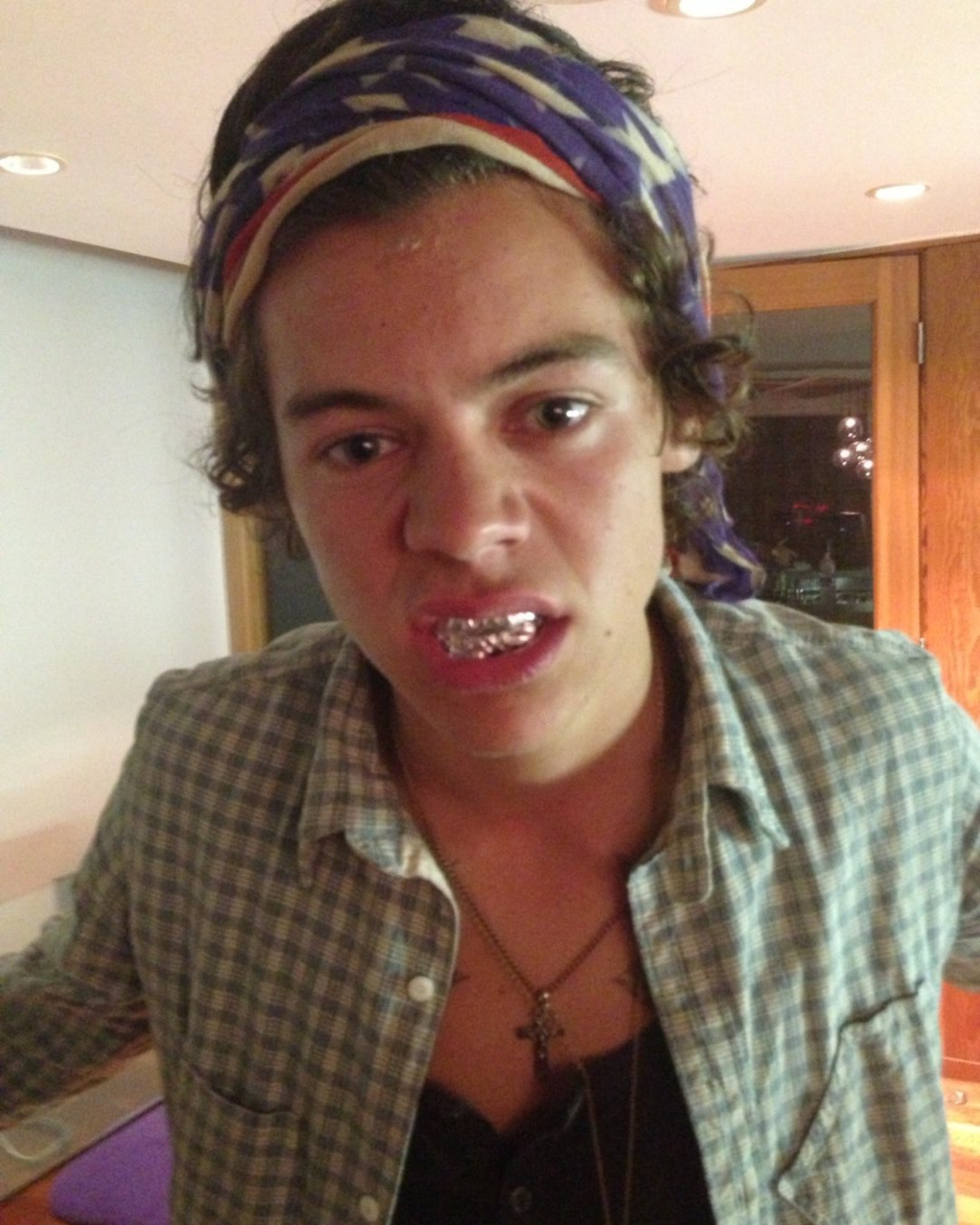 Ed Sheeran compartilha fotos antigas de telefone que não usava desde 2015 - Reprodução / Instagram